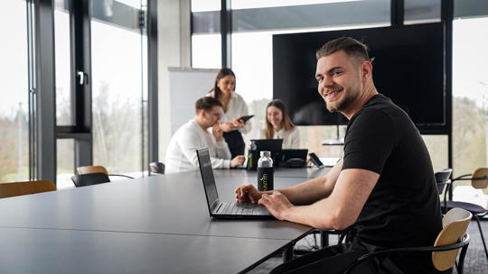 Ein geschulter Blick und hohe Kompetenz in der Erstellung und Bewertung von Management-Informationen ist vorhanden.